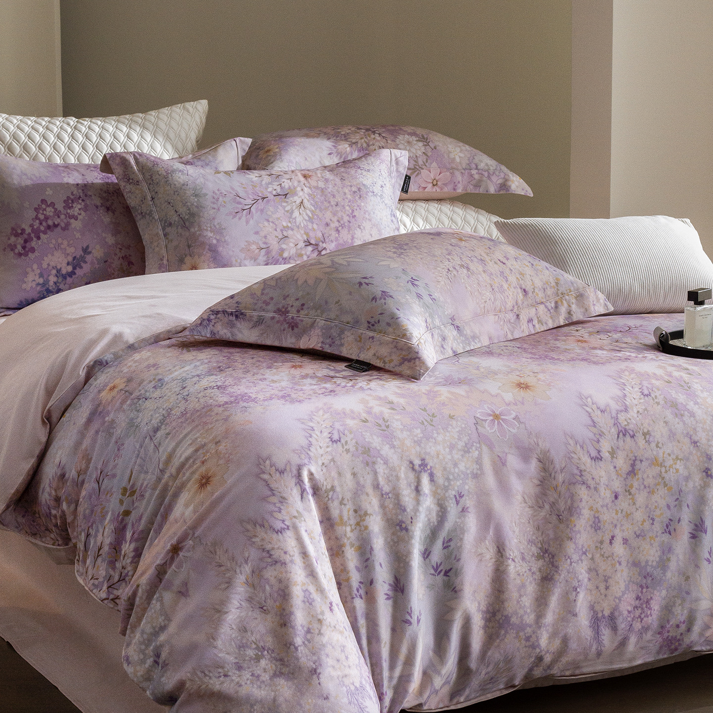 Cotton bed linen with floral pattern, autumn-winter