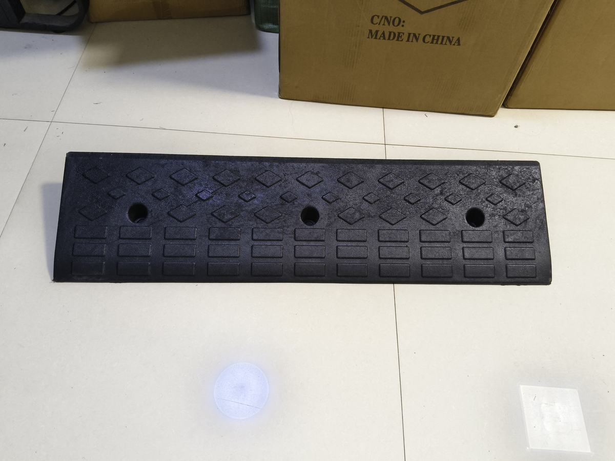 Heavy Rubber Plastic Road Ramp Car Driveway 50*38*15cm