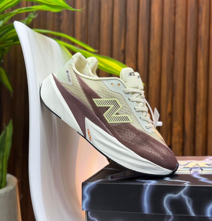 New Balance FuelCell Rebel v4 Beige Marrón
