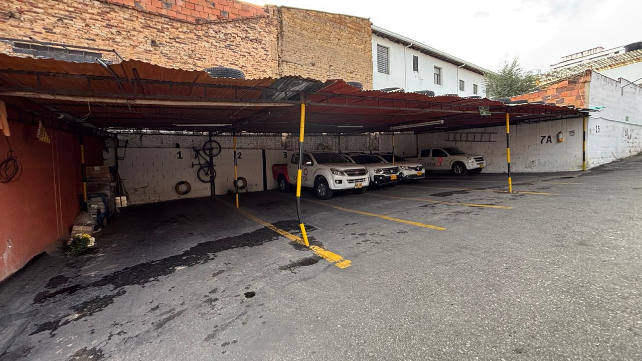 Parqueadero / lote centro histórico de Tunja 4