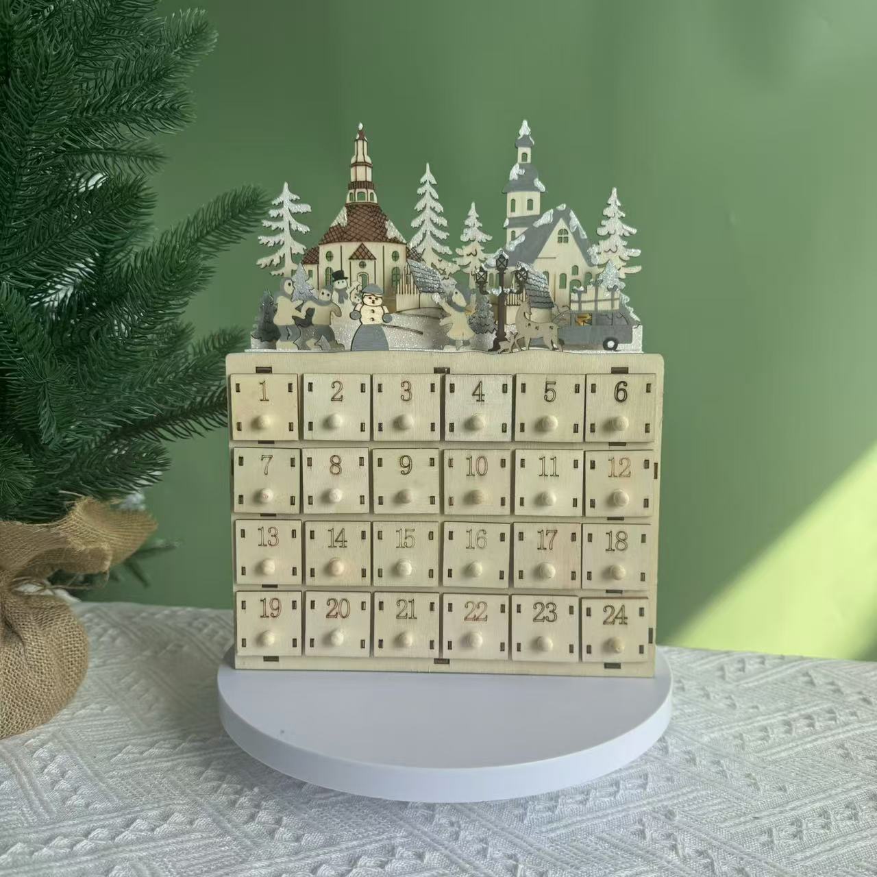 Weihnachts-Adventskalender aus Holz mit 24 Schubladen