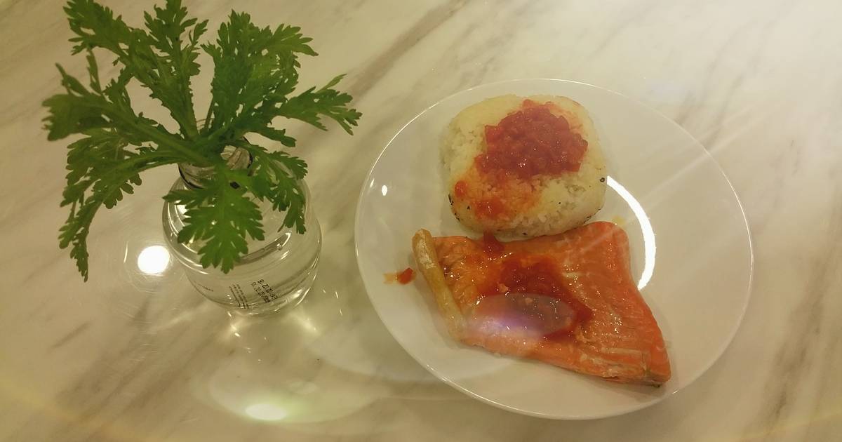 Cơm cá hồi nướng