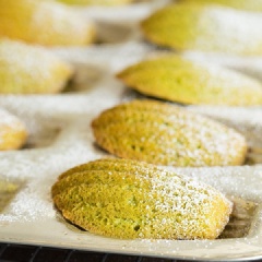 Những buổi tiệc trà chiều cùng bạn bè sẽ vui vẻ và ngon miệng với món bánh bông lan sò matcha này đấy. Cách làm cũng đơn giản và dễ nên bạn nhanh tay lưu lại công thức ngay nhé.