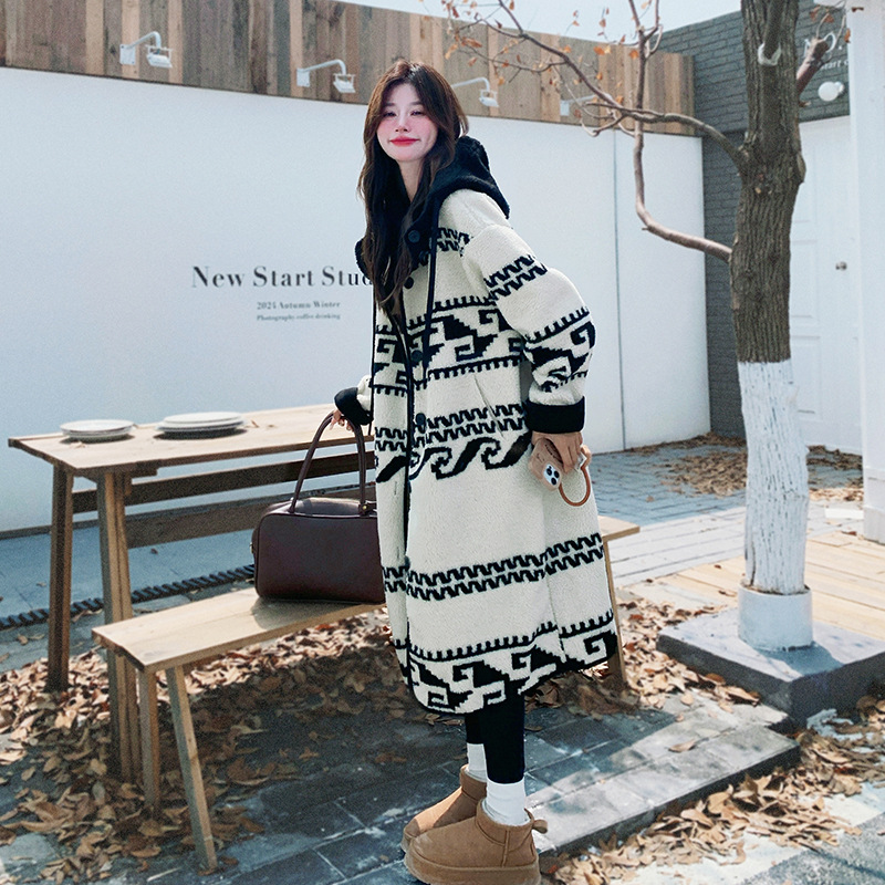 Padded women's coat with shearling look