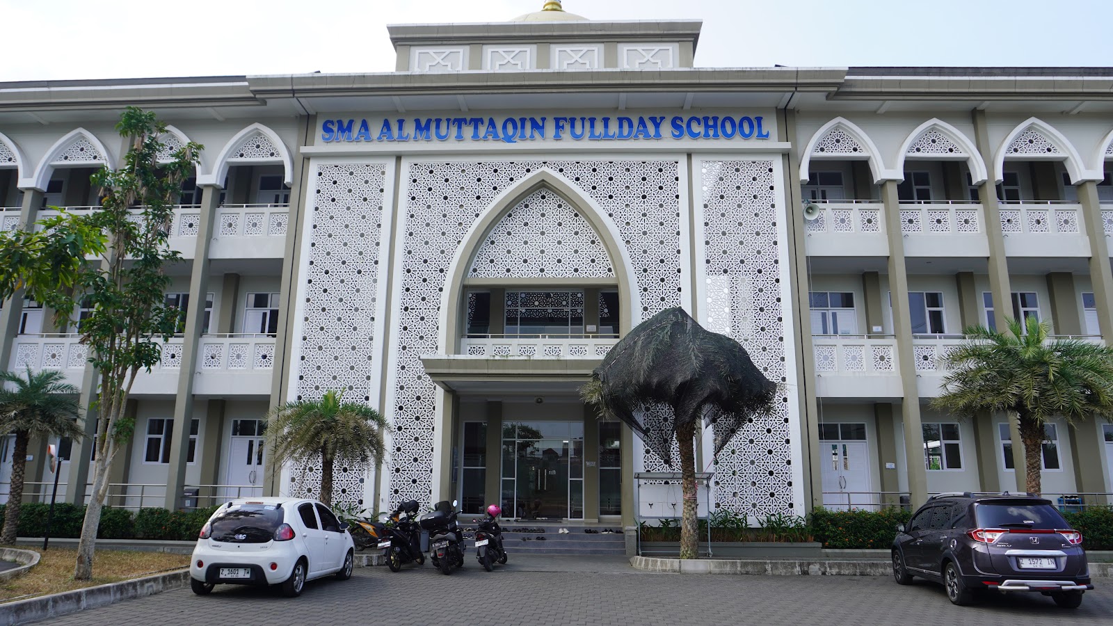 Ruang Kelas Ber-AC & Interactive Board