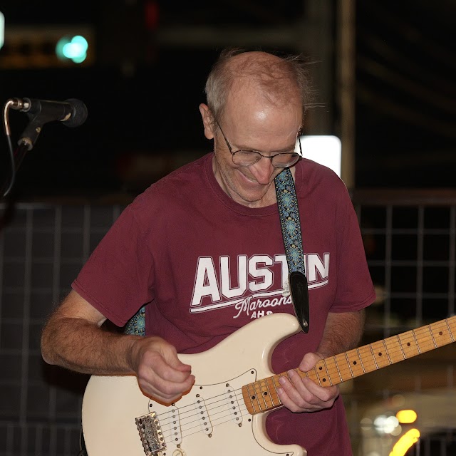 Gentleman William Kelley — guitar