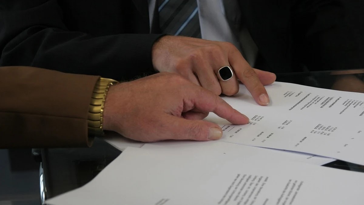 전월세 계약 시 권리 확인과 계약서 검토 방법