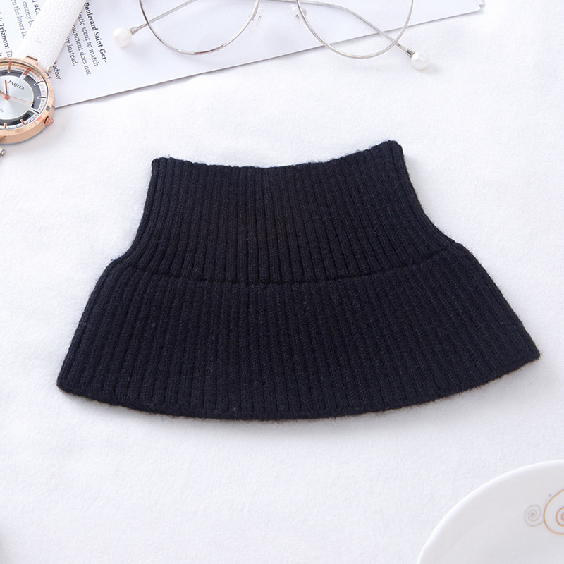 Warm neck warmer with stand-up collar