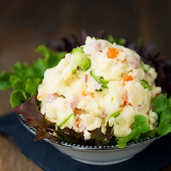 Salad khoai tây làm nhanh ăn lại ngon vừa đảm bảo đủ chất lại không có dầu mỡ. Đây là món ăn cực phù hợp để làm trong thực đơn mùa hè đấy nhé!