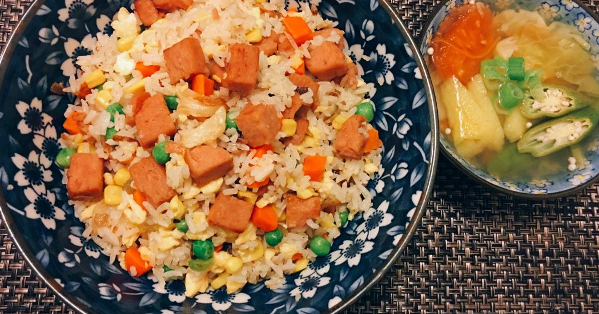 Cơm Chiên Với Thịt Hộp Spam