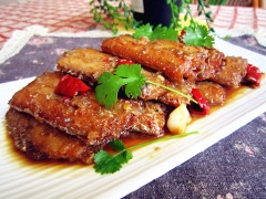 Vị mặn ngọt của cá cùng với vị cay của ớt sẽ khiến món Cá hố chiên cay thơm ngon lành ngay từ lần dùng đầu tiên. Đảm bảo nồi cơm nhà bạn sẽ nhanh chống sạch sành sanh cho xem.