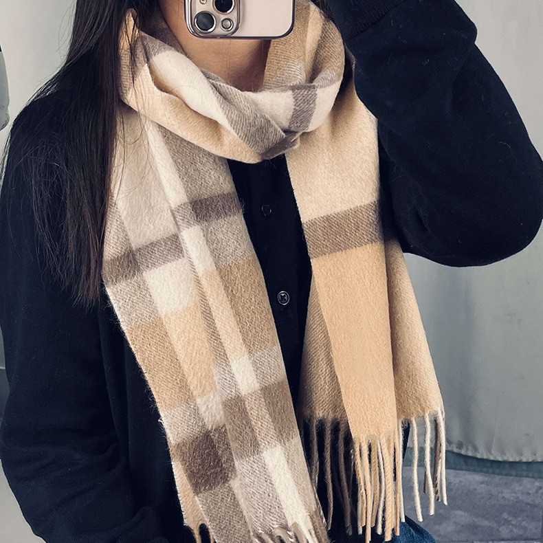 Women's scarf with check pattern and fringes, 200x50 cm