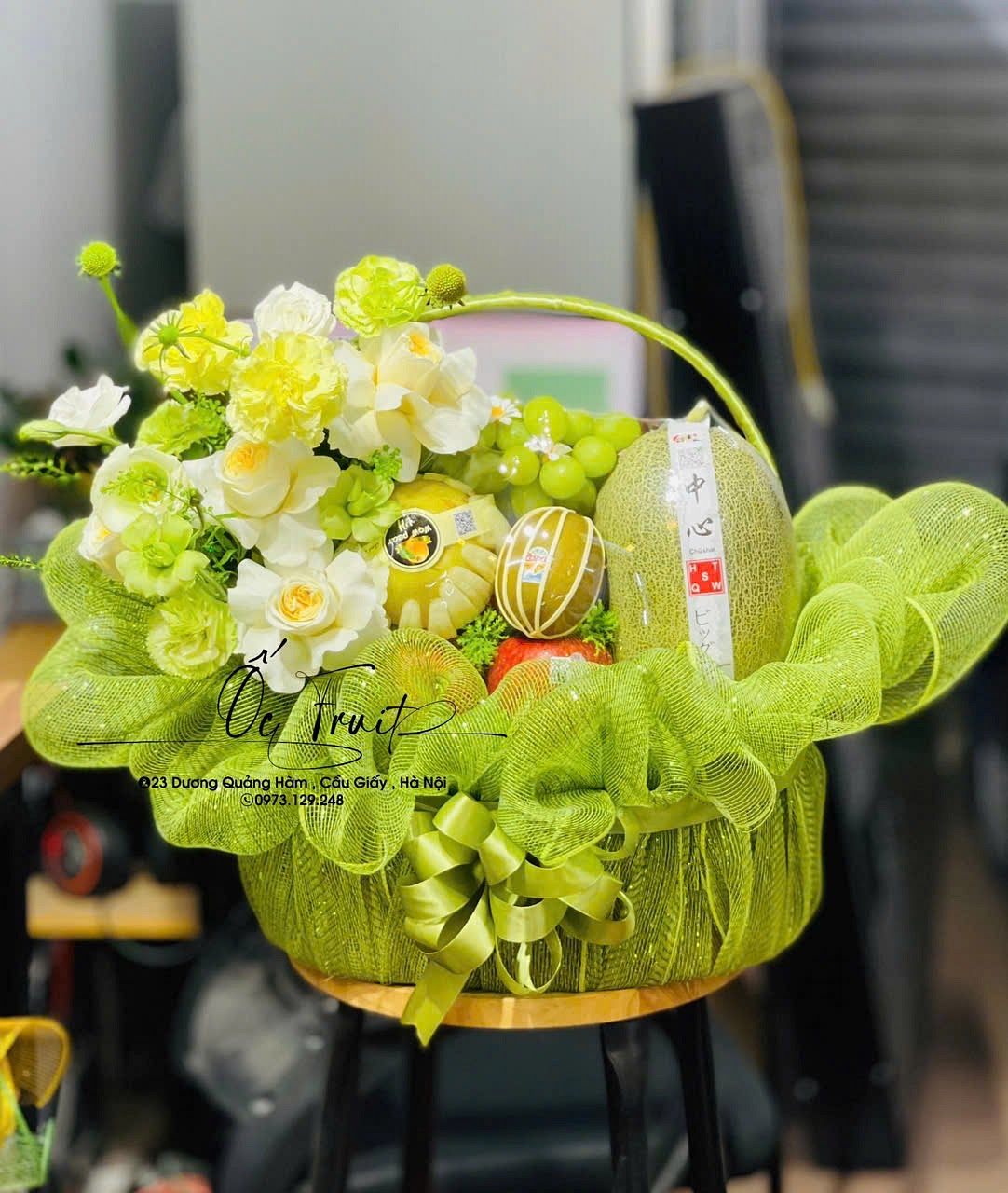 Giỏ trái cây kèm hoa tươi nk147