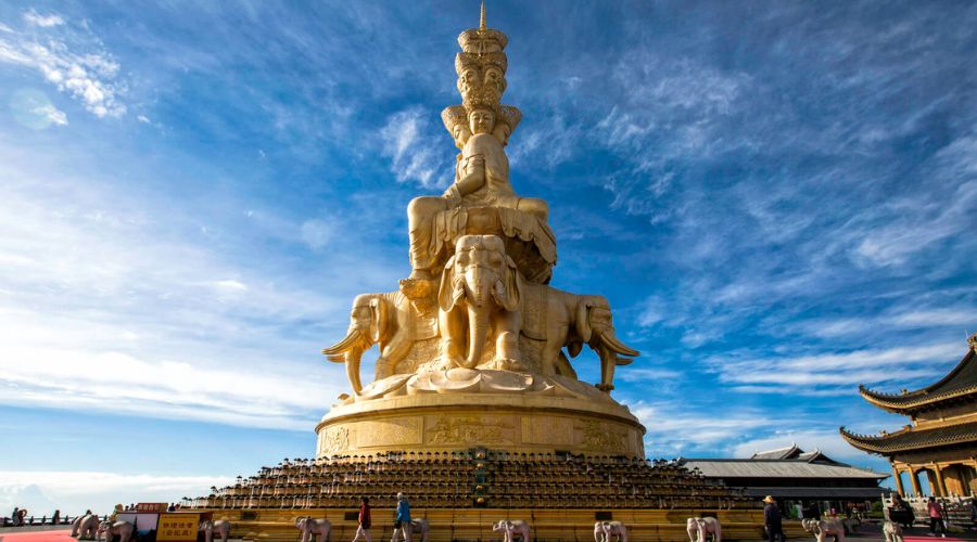 Tượng Phổ Hiền Bồ Tát dát vàng tại Kim Đỉnh