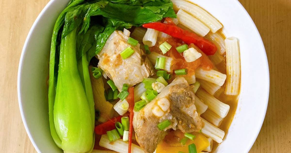 Sườn nấu nuôi và nước lẩu thái cay