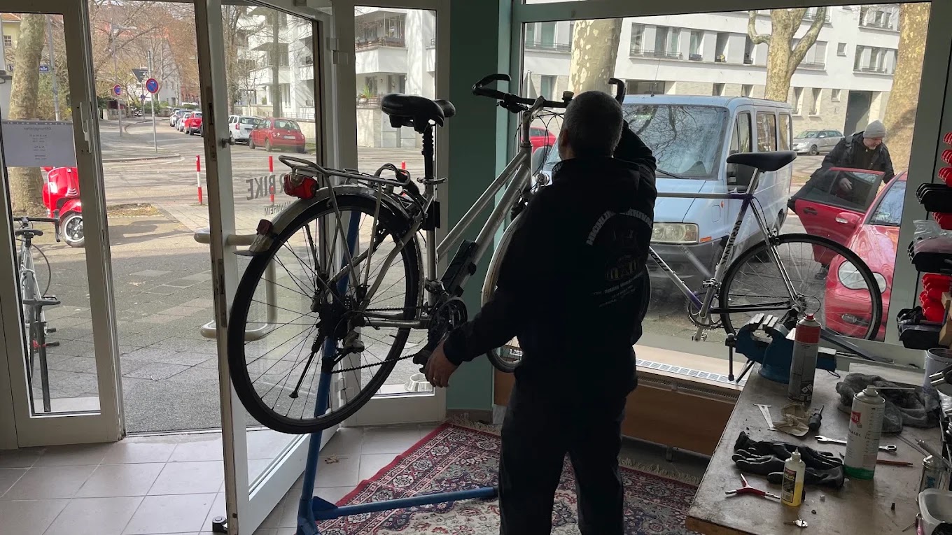 Mechaniker bei der Arbeit