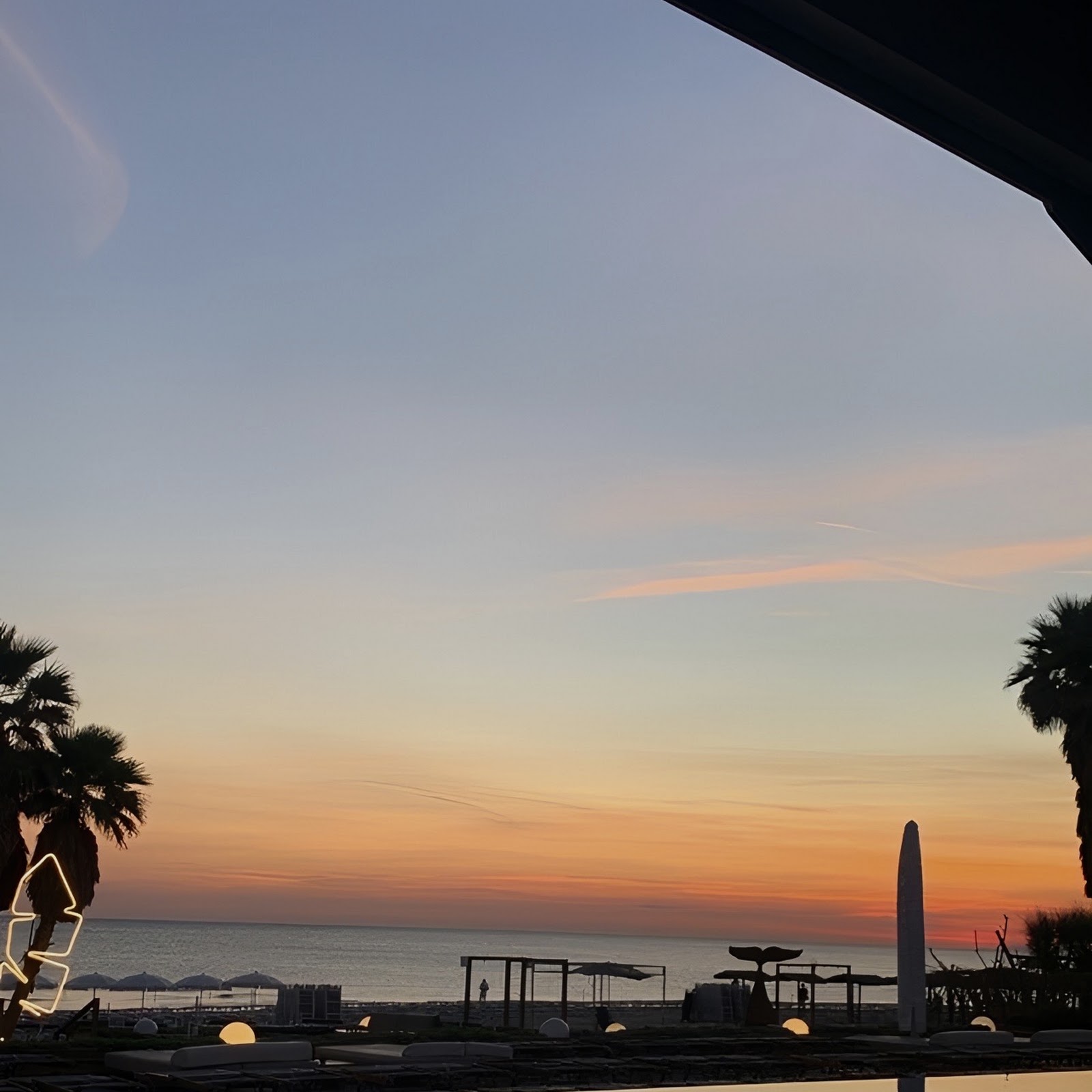 Download Ocean Resort Pool at Sunset Full HD iPhone