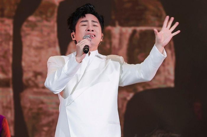 Tùng Dương hát lại ca khúc 'định mệnh' sau 25 năm - Tạp chí SaoStar