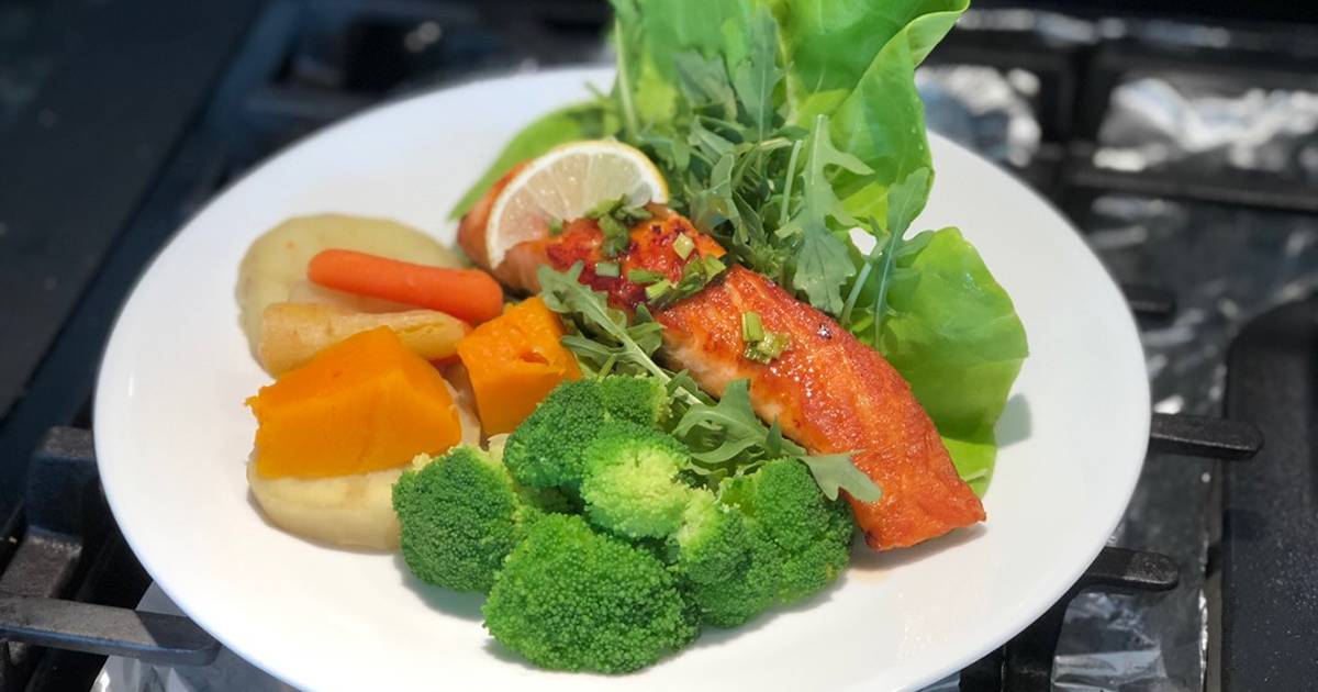 Cá hồi chiên sốt mật ong chanh nước tương