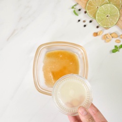 Pha nước sốt gồm: 2 muỗng canh nước mắm, 1 muỗng canh nước cốt chanh, 2 muỗng canh đường (theo tỷ lệ 1:0,5:1). Trộn đều cho nước mắm hòa quyện.