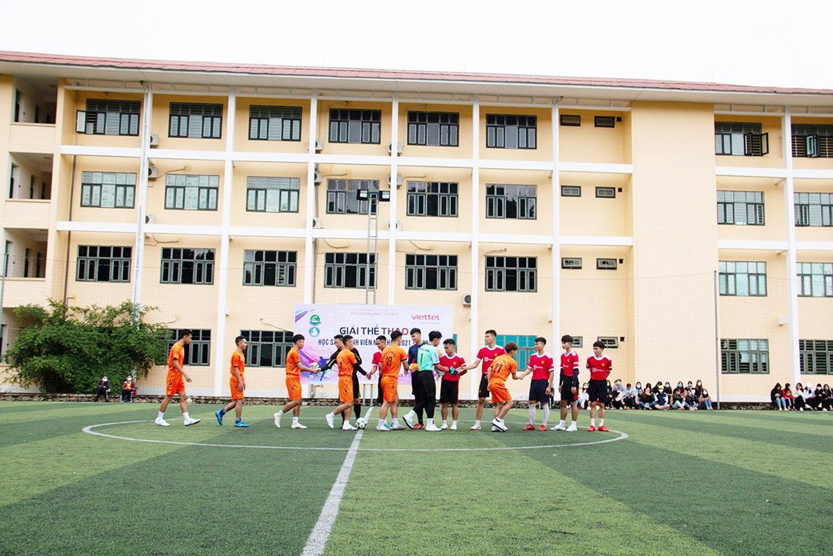 Khai mạc Giải thể thao học sinh, sinh viên Trường Đại học Tây Bắc năm học 2021 - 2022
