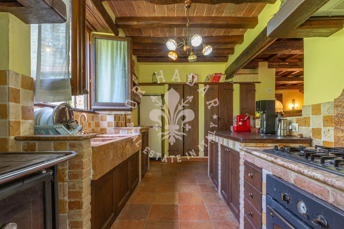 הבית מאחורי הגבעה (Il Casale dietro la Collina) — 23