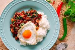 Vậy là chúng ta đã có thêm một món ăn ngon cho bữa cơm của mình cùng mọi người rồi đó. Bạn hãy lưu lại ngay cách làm thịt gà xào lá húng quế vừa ngon vừa hấp dẫn này lại nhé.