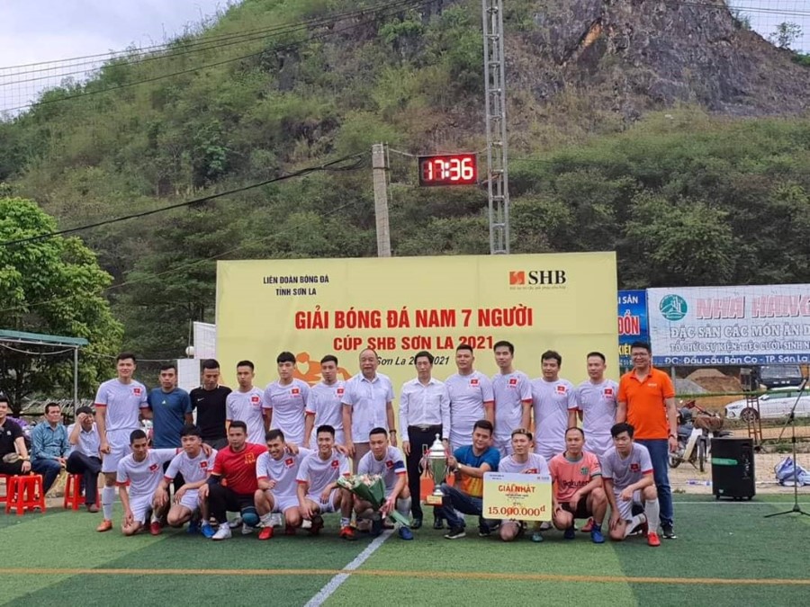 Đội bóng đá nam Trường Đại học Tây Bắc tham gia giải vô địch cup SHB Sơn La năm 2021