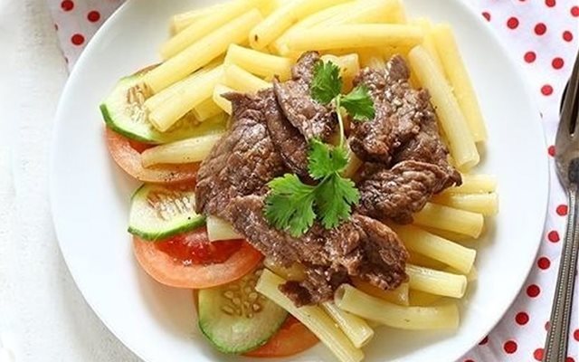 Nui Xào Với Thịt Bò