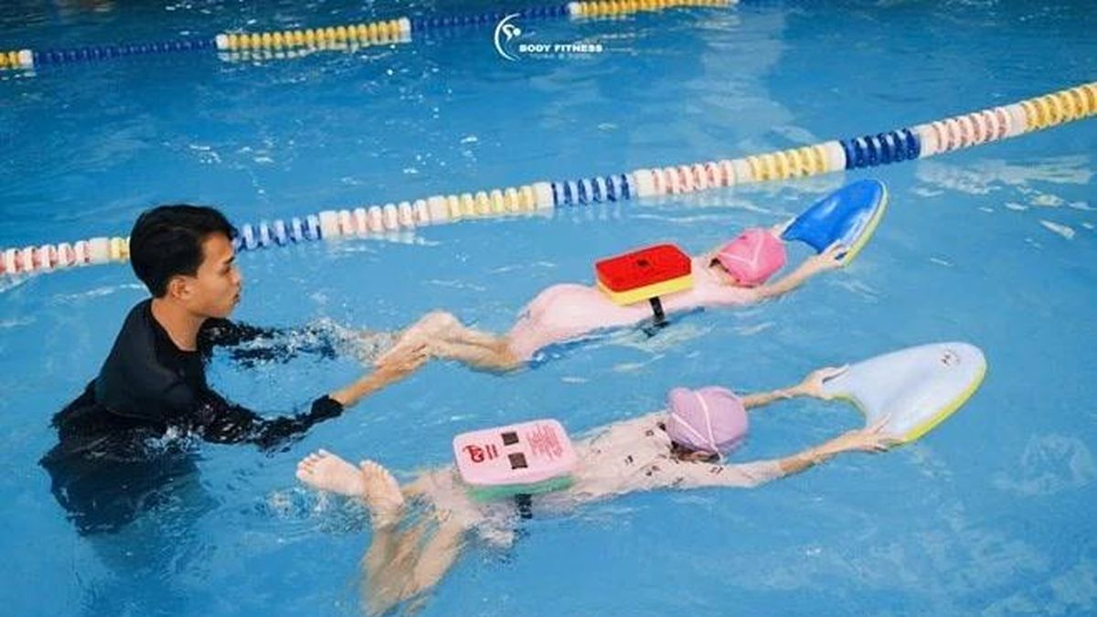 Quảng Ninh mở lớp dạy bơi miễn phí cho trẻ em dịp hè - Báo Tiền Phong