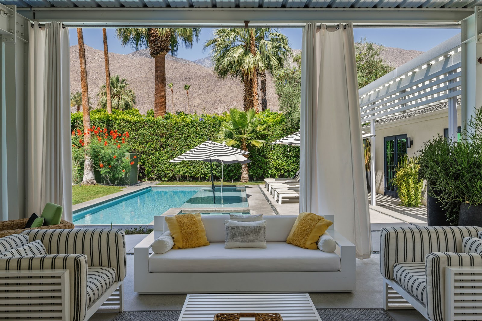 Palm Springs, California, USA — 5-Bed Villa With Fireplace 3