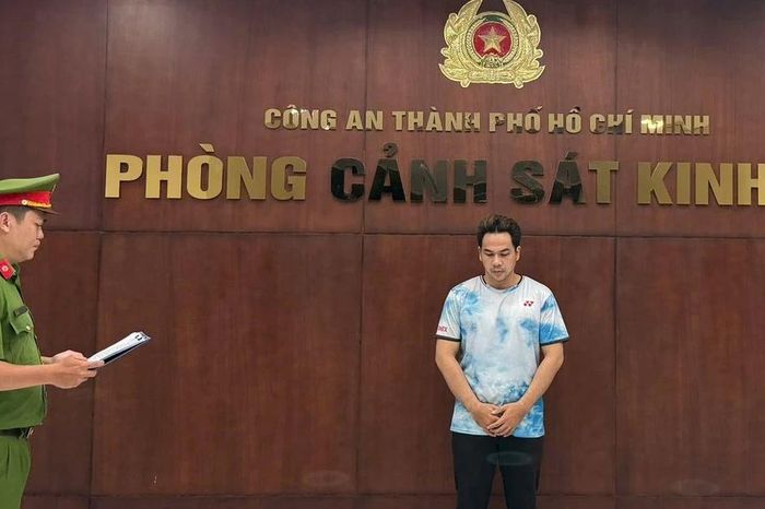 Phá đường dây bán giày giả mạo thương hiệu Nike, Adidas ở TPHCM - Báo Tiền Phong