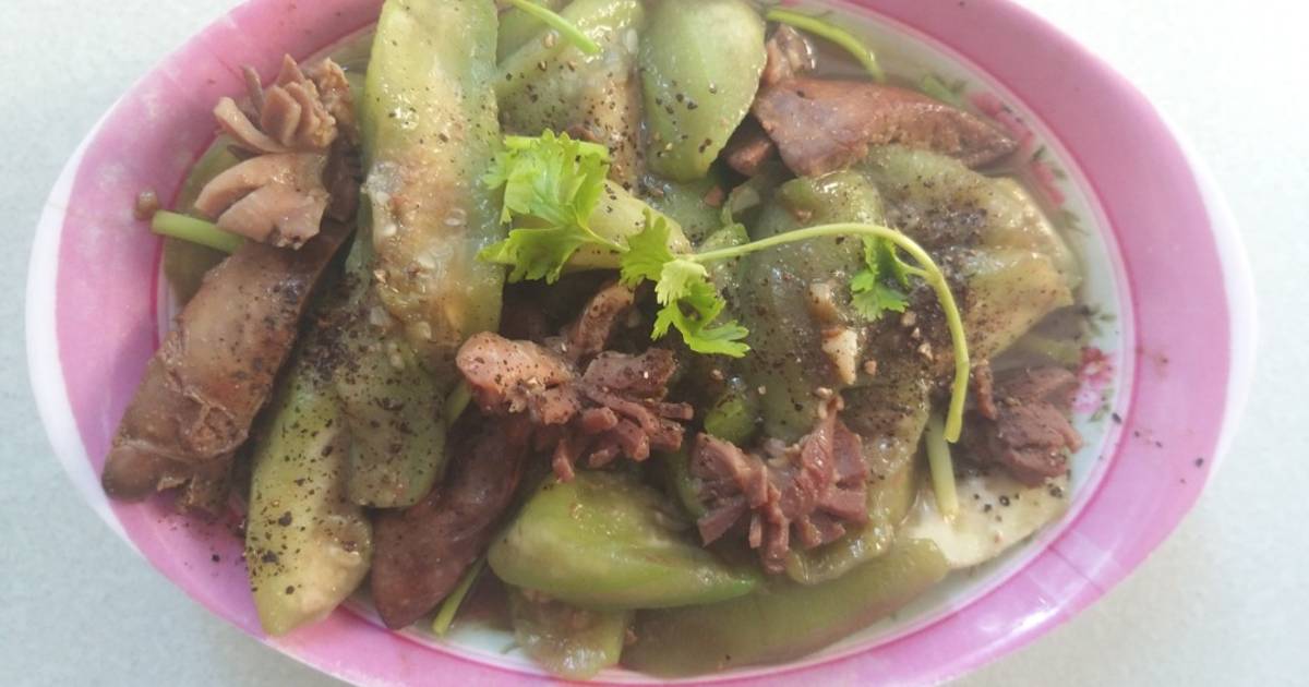 Lòng gà xào mướp hương