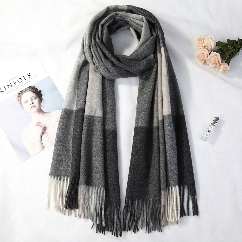 Langer Schal im Karomuster, warmes Winter-Accessoire