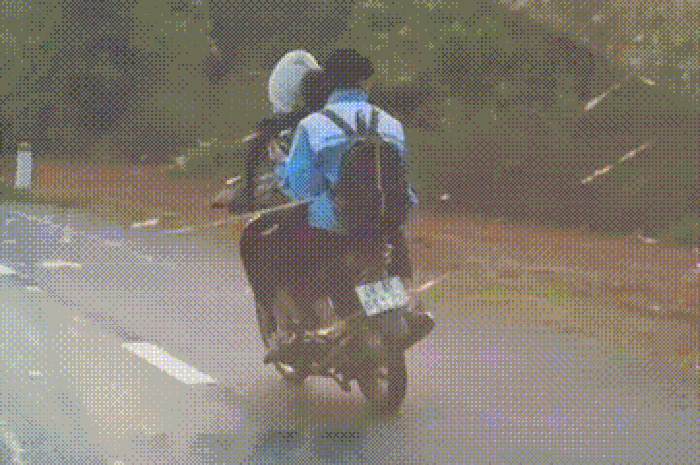 Nam sinh chạy xe lạng lách bị xử phạt, tịch thu phương tiện - Báo Tiền Phong