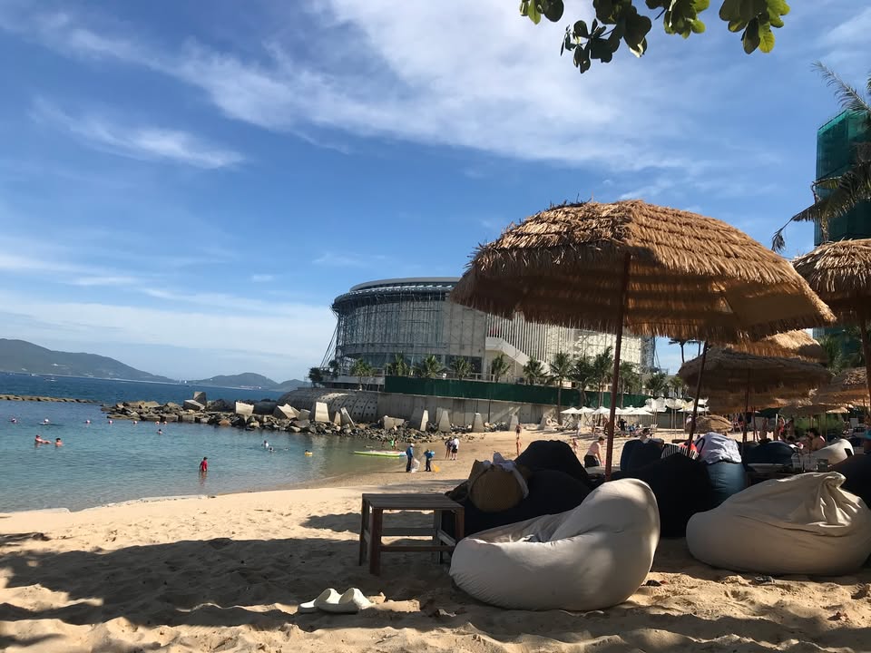 ニャチャン隠れた絶景スポットバイティエンビーチの魅力と観光ガイド