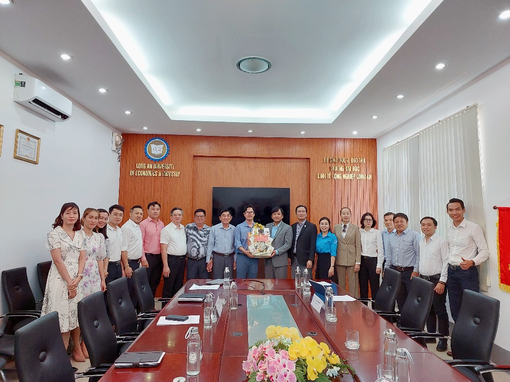 Trường DLA, Hội Doanh nhân nhân trẻ tỉnh Long An, Tỉnh đoàn Long An tại buổi làm việc