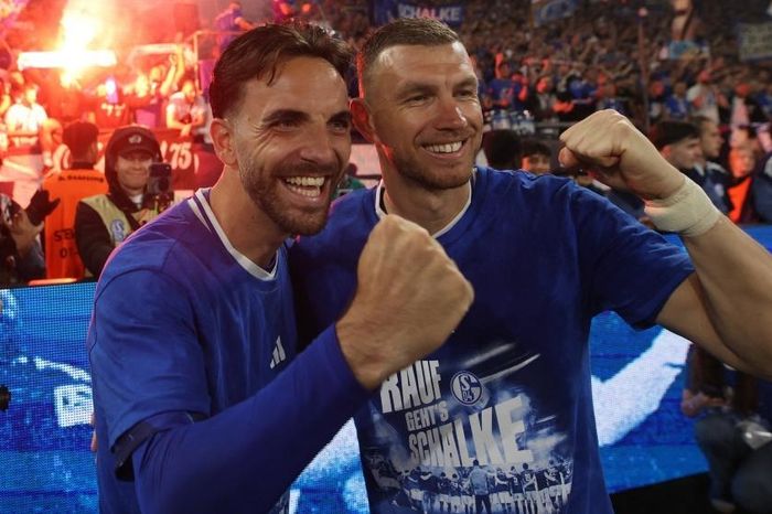 Dzeko cùng Schalke thăng hạng ở tuổi 40 - Tạp chí Tri thức