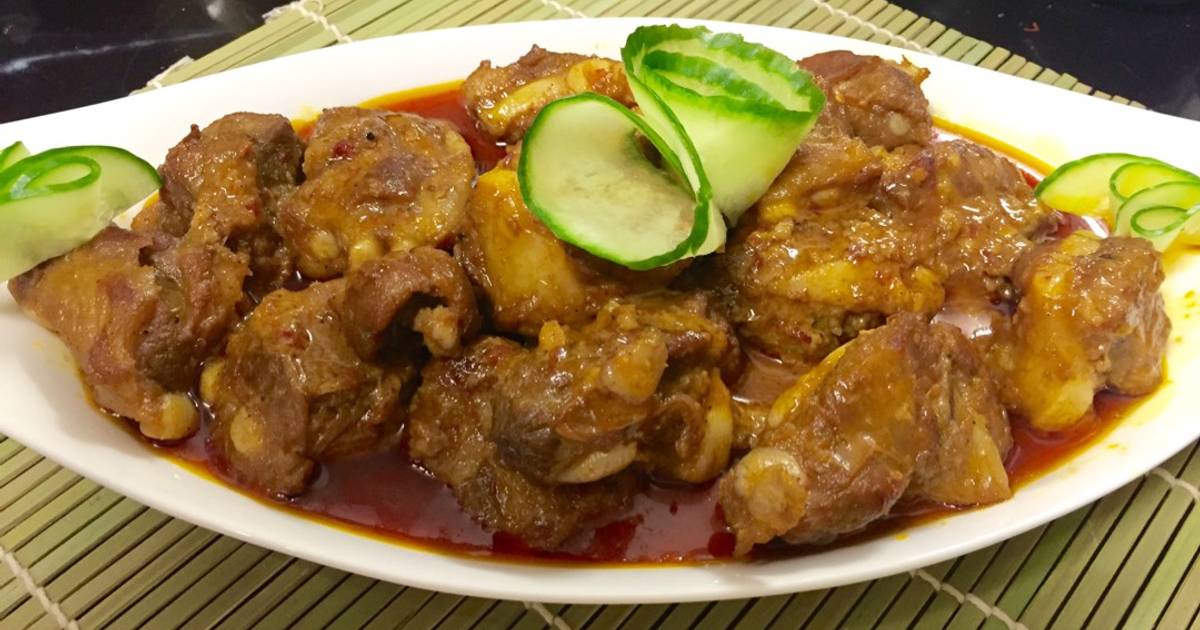 Sườn sụn om cốt dừa