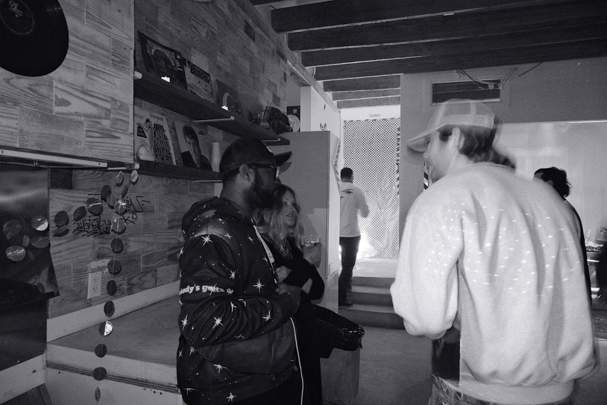 @tlau.photos_thelostandunfounds_2026-03-13_austin_last_night_noir_009