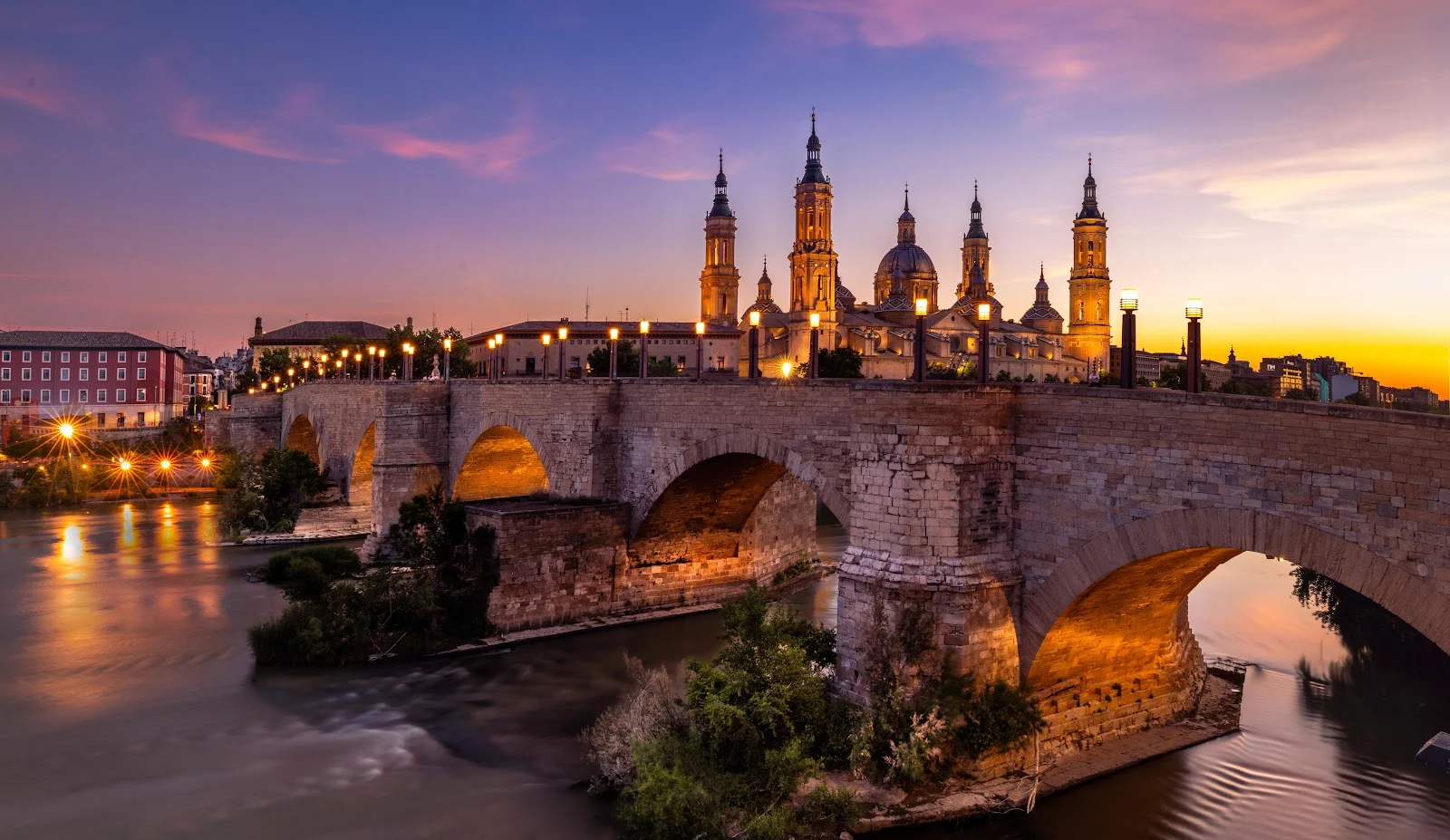 Basilica Of Our Lady Pillar - Cityscape Photography 5K Wallpaper (6144x3558)