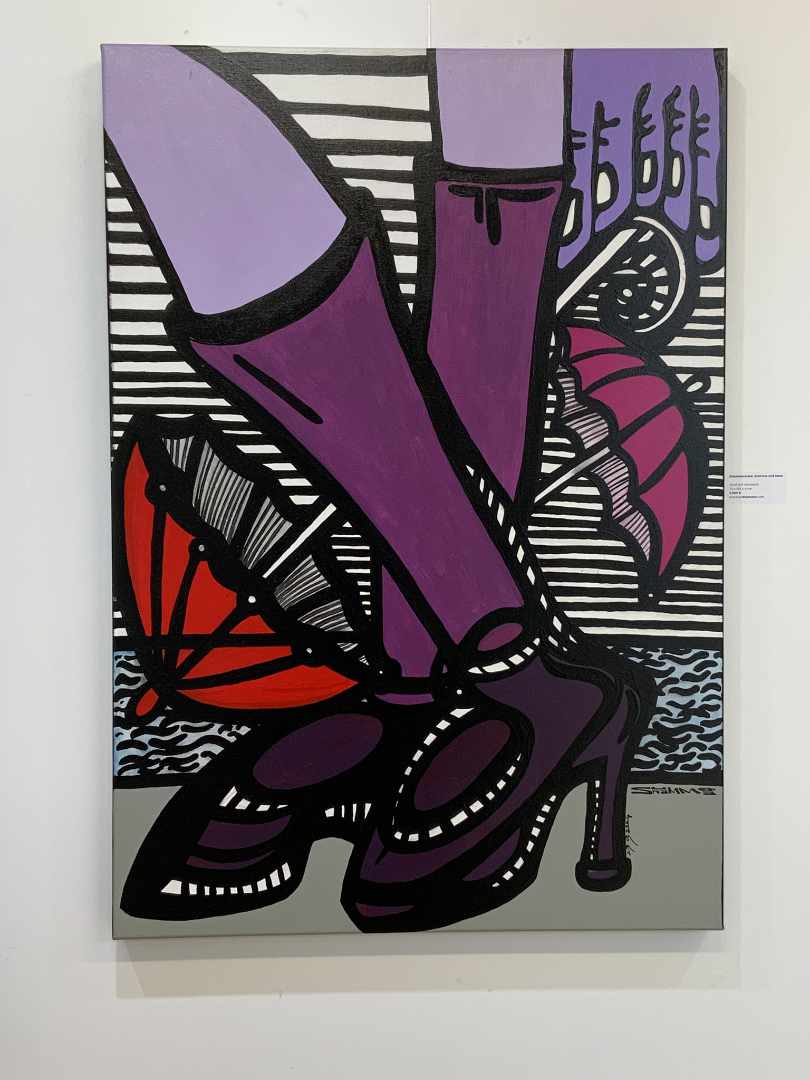 Violet Lady with Umbrella (Stöckelschuhe, Schirme und Meer)