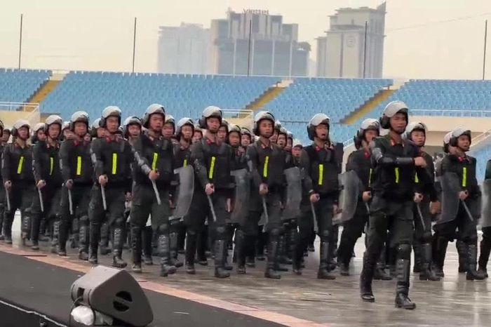 Hơn 1.000 cán bộ, chiến sĩ gấp rút luyện tập cho màn thực cảnh 'Bình yên Tổ quốc' tại đại nhạc hội 'Âm vang Tổ quốc' - Chuyên trang An Ninh Thủ Đô - Báo Công an nhân dân