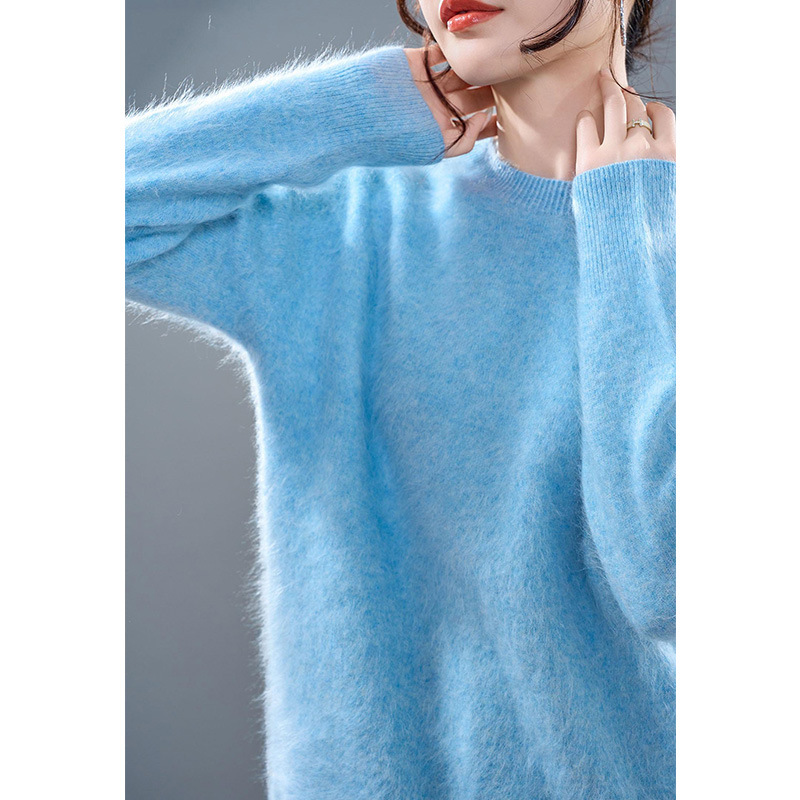 Women's sweater made from cashmere-wool blend, seamless