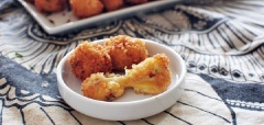 Bạn có muốn thưởng thức món bánh khoai tây phô mai vừa béo ngậy, vừa bùi thơm và có lớp vỏ óng vàng, giòn rau ráu không?