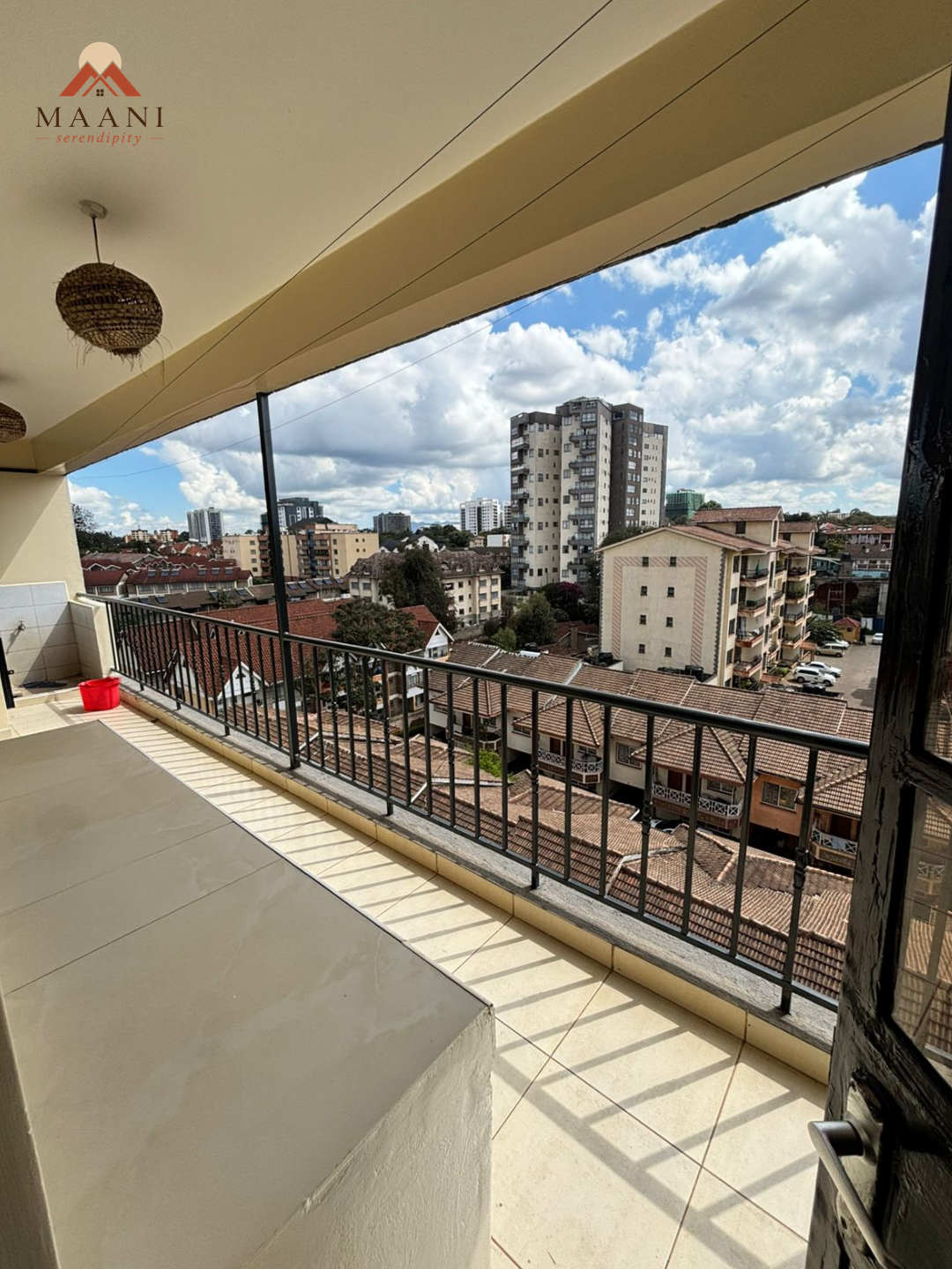 Ensuite 3-bed Apartment with DSQ — photo 4 of 10