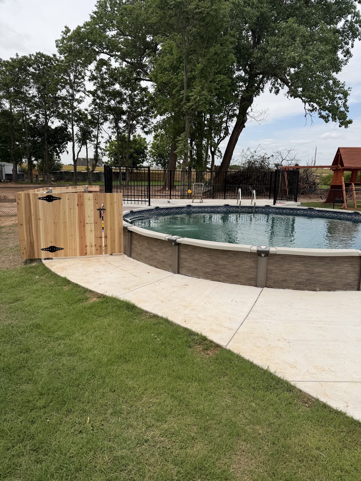 What Does a Commercial Fence Cost Per Linear Foot in OKC? A 2026 Breakdown by Material