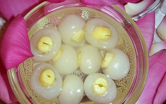 Chè Nhãn Tươi Nấu Hạt Sen