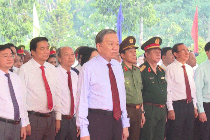 Tổng Bí thư, Chủ tịch nước dâng hương tại Nghĩa trang Liệt sĩ Tân Biên - Báo Sài Gòn Giải Phóng