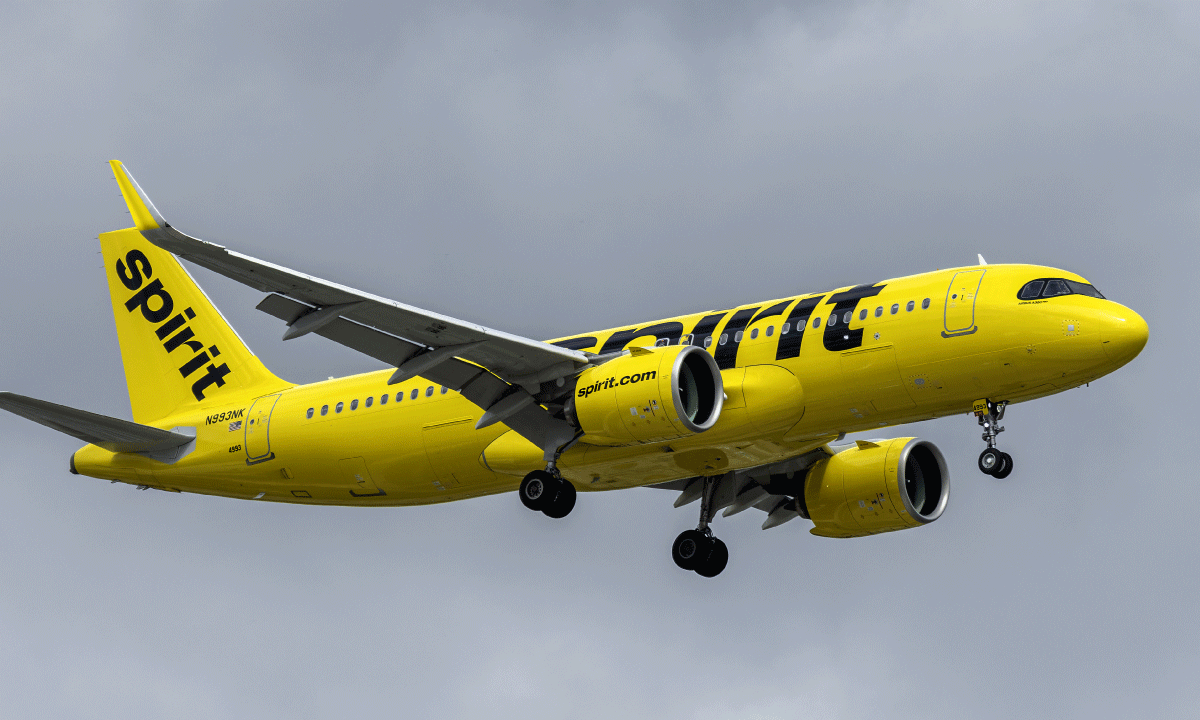 Spirit Airlines evalúa cerrar: Lo que está en juego con sus vuelos baratos